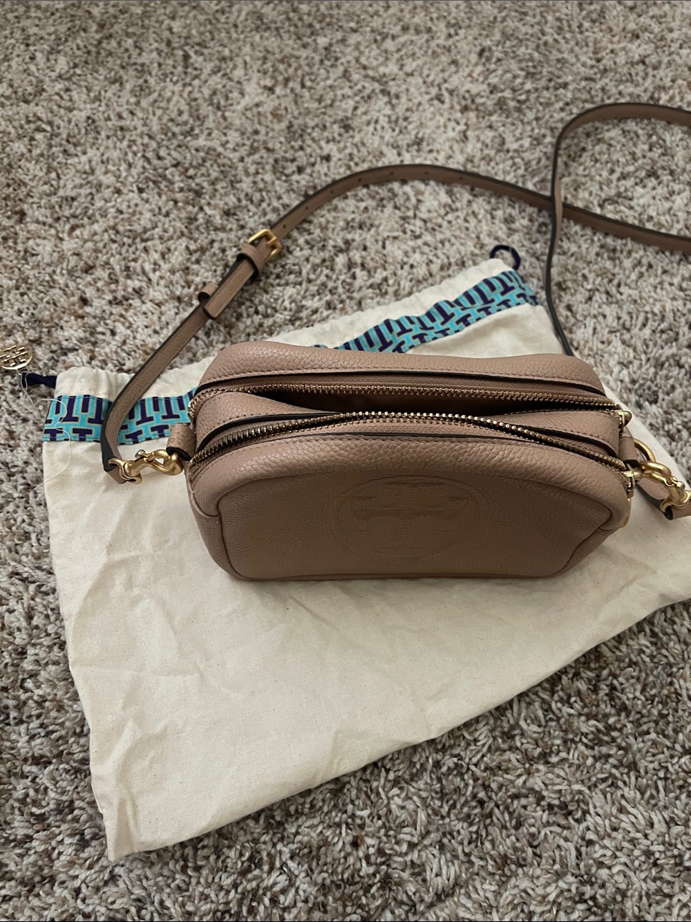 Tory Burch Beige Pebbled Leather Crossbody Bag and card wallet to match - Picture 8 of 9